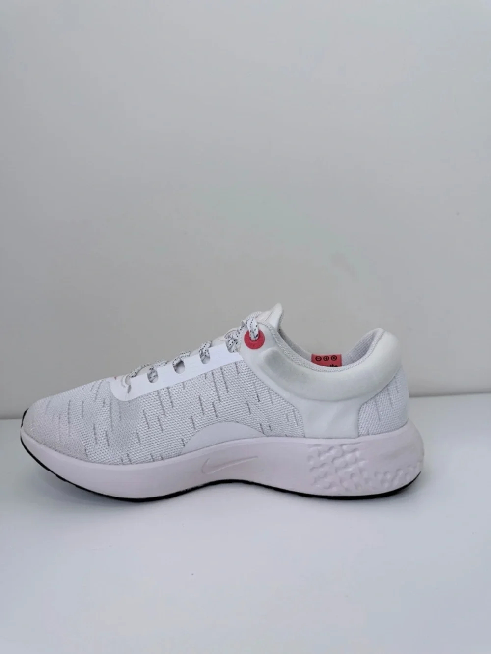 Nike Wmns Renew Serenity Run 'White Magic Ember' gym running streetwear